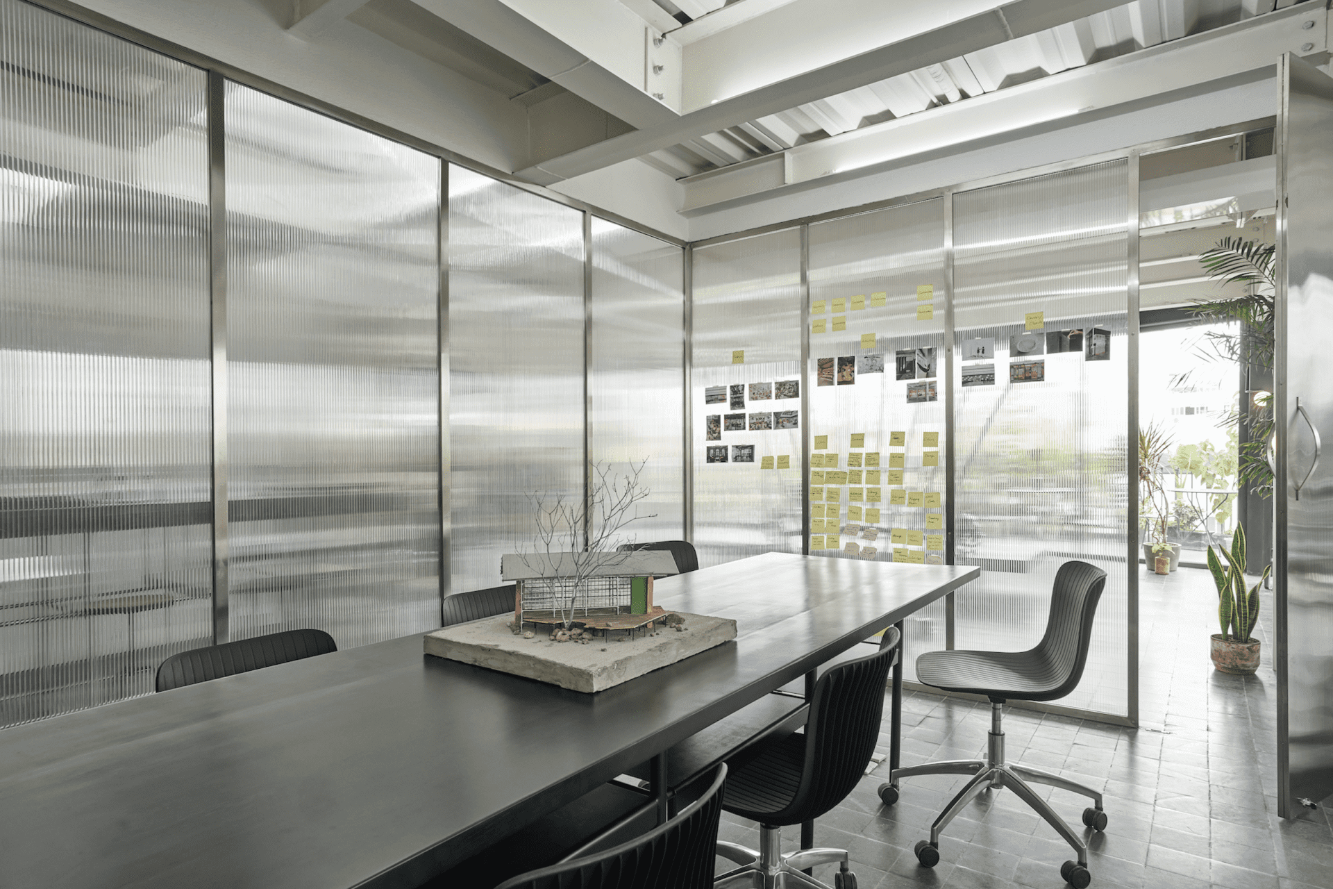 Iris-Localize-Office-image